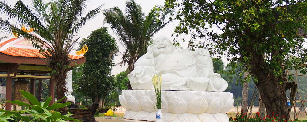 Tượng Phật Di Lạc cũng là công trình được nhiều khách viếng chú ý